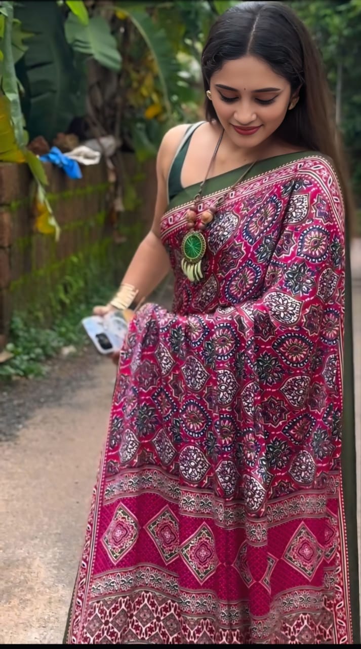 New One Minute Ready To Wear  Digital Printed Crape Silk Rani Pink-Green Saree