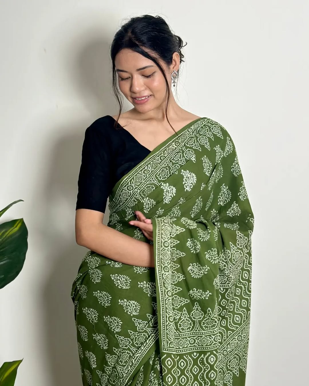 New One Minute Ready To Wear Pure Soft Mul Cotton Silk Olive Green Saree With Pocket