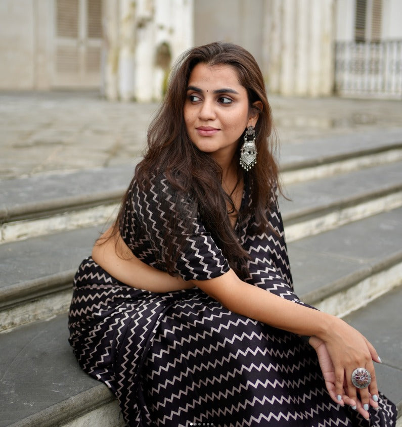 New Designer Original Japan Satin ZigZag Digital Printed Black Saree With Digital Printed Unstiched Blouse Piece