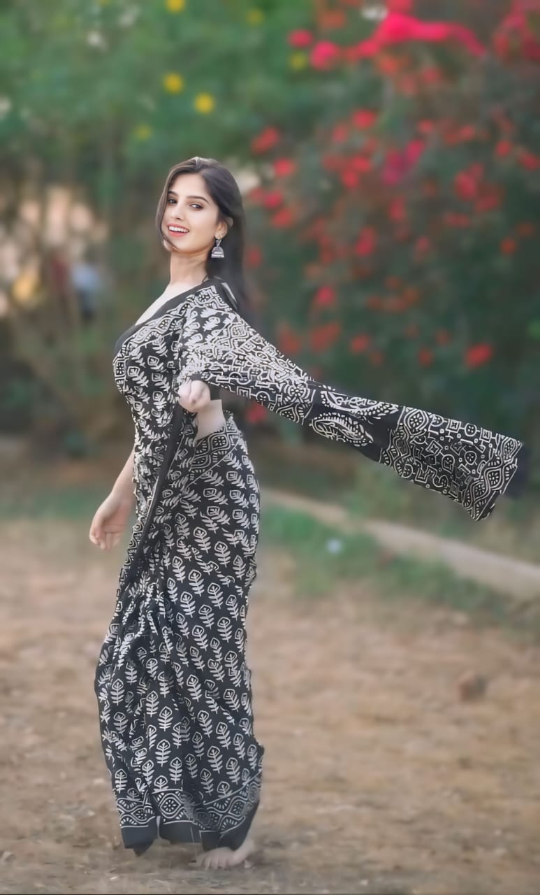 New One Minute Ready To Wear  Pure Soft Linen Silk Digital Printed Black Saree With Same Model Black Unstiched Blouse