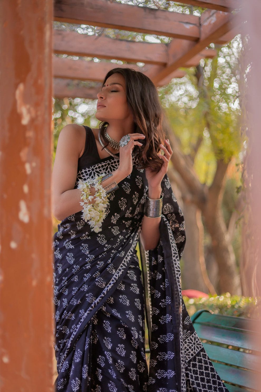 New One Minute Ready To Wear  Pure Soft Linen Silk Digital Printed Balck Saree With Same Model Unstiched Blouse