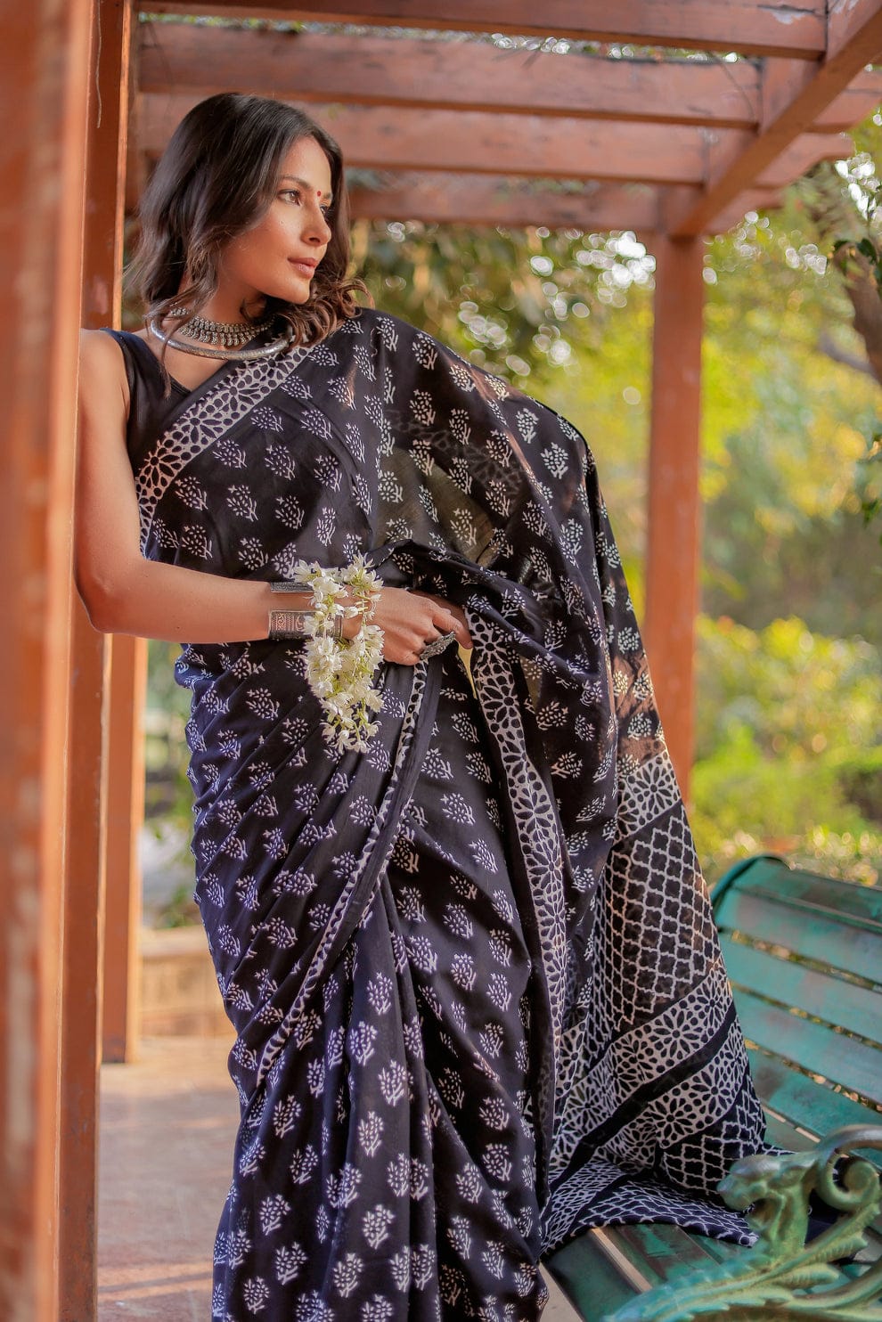 New One Minute Ready To Wear  Pure Soft Linen Silk Digital Printed Balck Saree With Same Model Unstiched Blouse