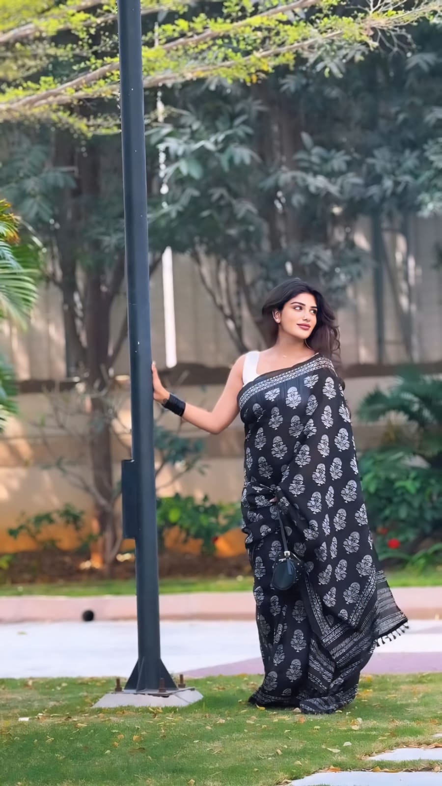 New One Minute Ready To Wear Pure Soft Linen Silk Black Saree With Same Model Unstiched Blouse