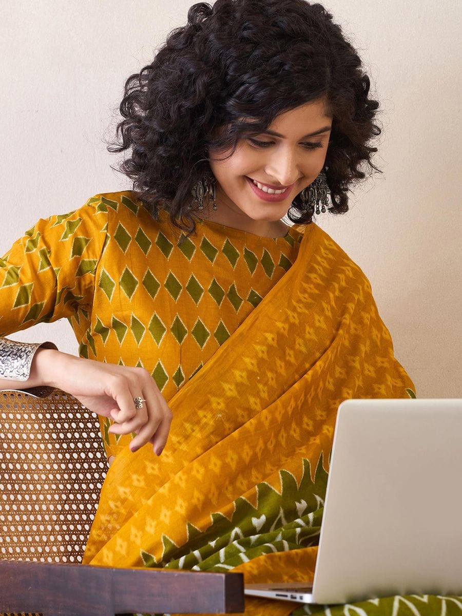 New One Minute Ready To Wear Beautiful Zig Zag Designed Pure Soft Mul Cotton Silk Yellow-Green Saree With  Pocket Along With Same Model  Unstiched Blouse Piece